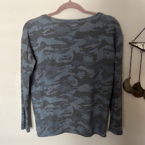 Chaser Blue Camo Sweater 🌵xs - Picture 4 of 5